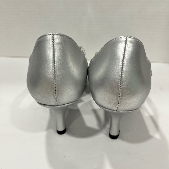 Easy Street Womens Oceana Peep‎ Toe Stiletto Heel Pumps. Size 6W. Color: Silver - Picture 5 of 6